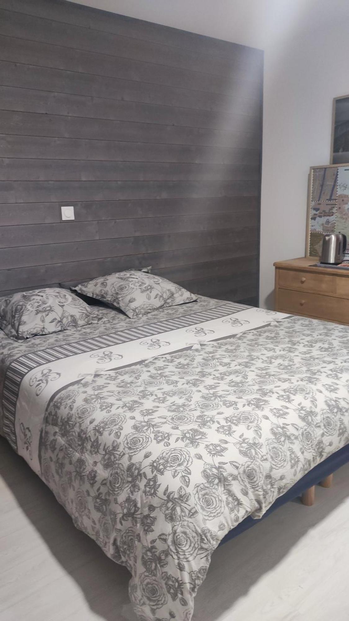 Bed and Breakfast Auxais Memory 44' Екстер'єр фото